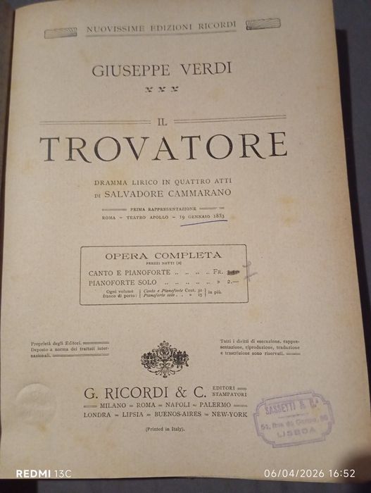 Livro com as partituras da Traviata de Verdi
