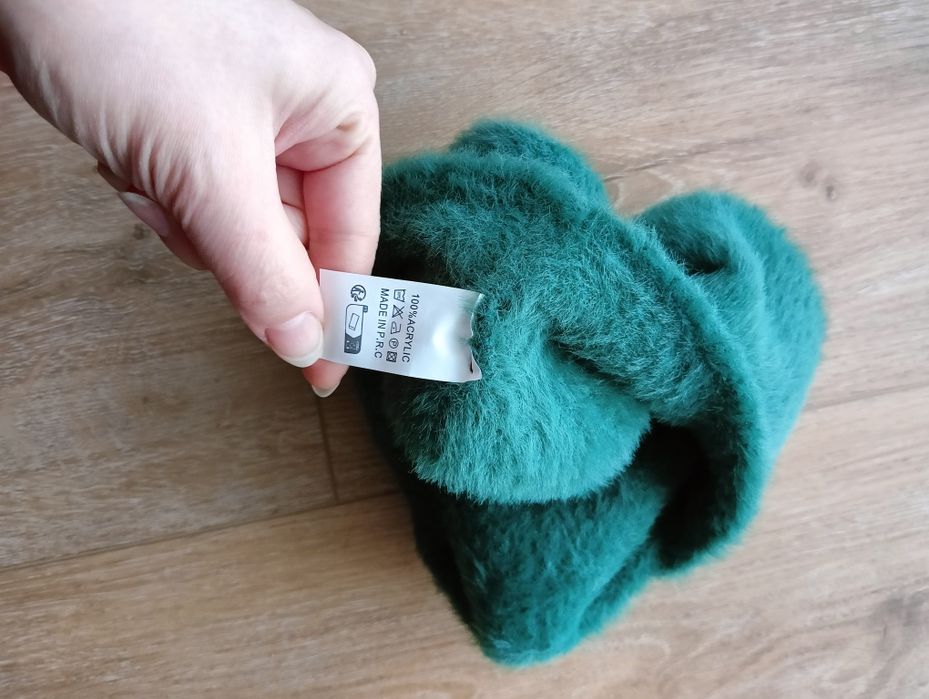 Włochaty ciepły beret damski