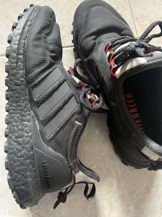 Sapatilhas semi novas Adidas UltraBoost