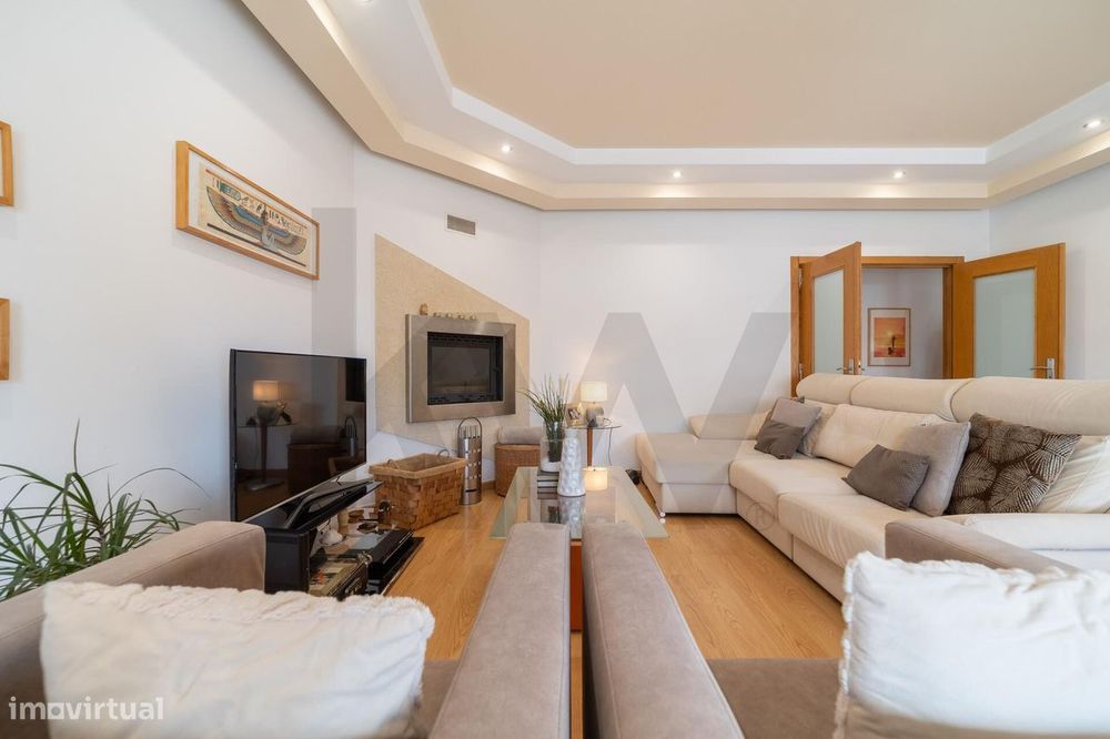 Apartamento T3 com Suite, Arrecadação e Garagem para 3 Carros