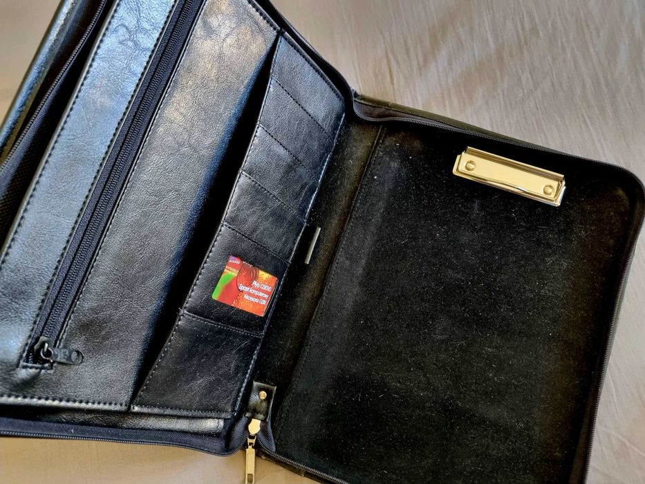 Biznesowa aktówka na dokumenty i inne :)