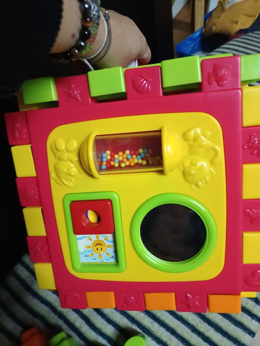 Cubo gigante com várias interações 12 meses