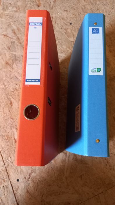 Metalowy kosz na śmieci,segregatory