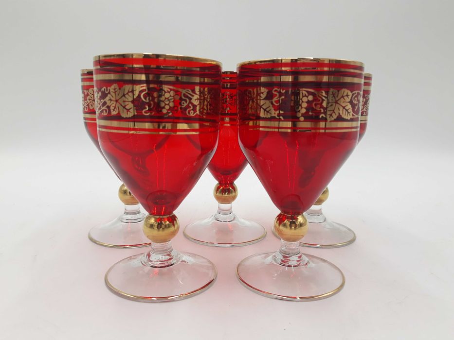 Kieliszek czerwony szklany złocony Bohemia Glass Czechoslovakia