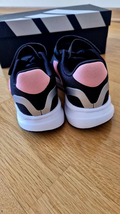 кросівки Adidas оригінал 35р