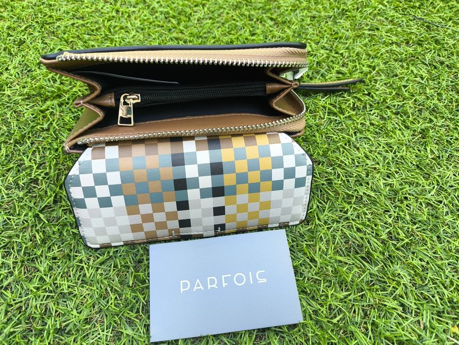 Porta-moedas Parfois com estampado de quadrados