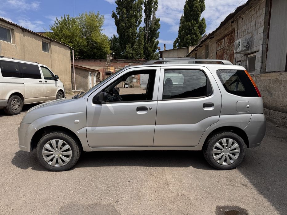 Suzuki Ignis 2006год 1.3 бенз/ мех/ идеал