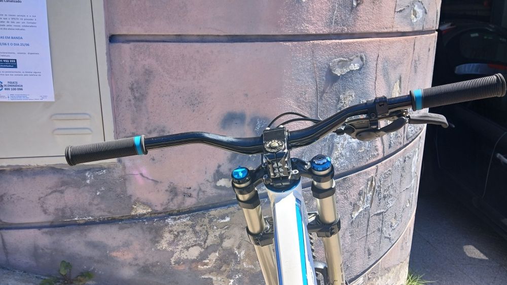 Mondraker Summum ProTeam Downhill