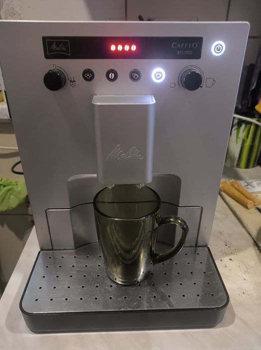 Кавомашина в гарному робочому стані, працює ідеально