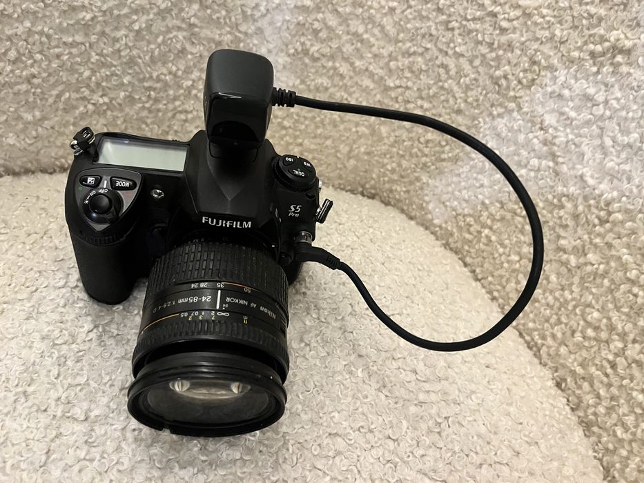 Розпродаж»Fujifilm s5 pro в комплекті з обєктивом , ідеальний стан