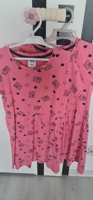 Sukienki dla bliźniaczek r.146