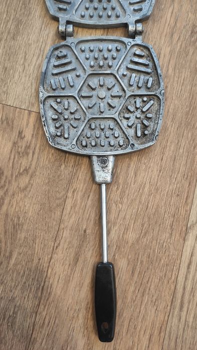 Продам алюминиевую форму для выпечки.