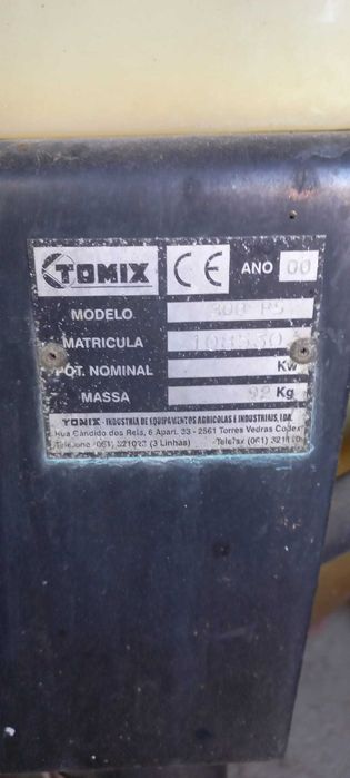 Vendo pulverizador da marca Tomix (300l) com enrolador e pistola