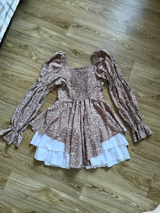 Жіноча сукня з квітковим принтом