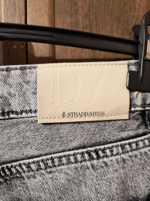 Spodnie damskie Stradivarius