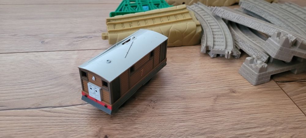 Tomek i przyjaciele trackmaster straszny las