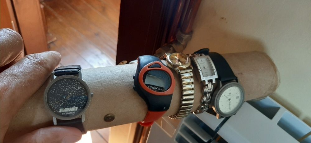 20 Relógios mais 4 de pulso Homem e Mulher