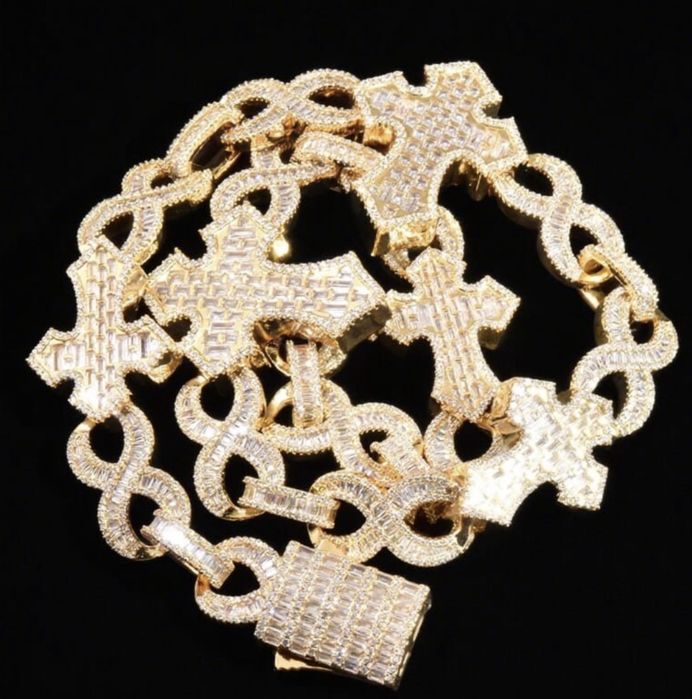 Corrente Cross Cuban 18mm em Moissanite | Estilo Chrome Hearts