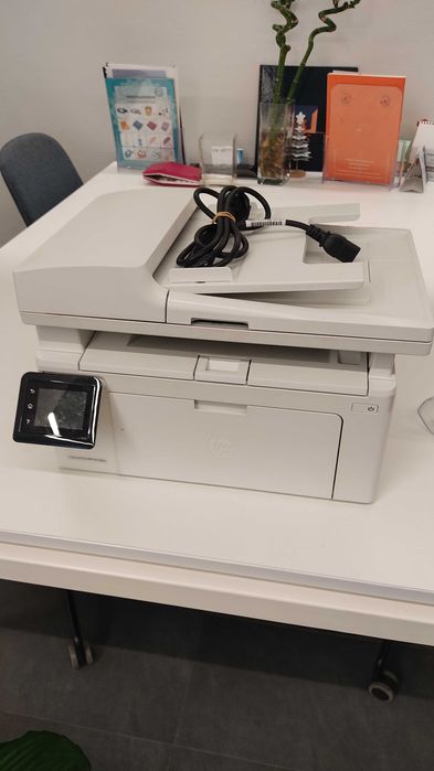 Impresora HP Laserjet PRO MFP M130 FW avariada (só para peças)
