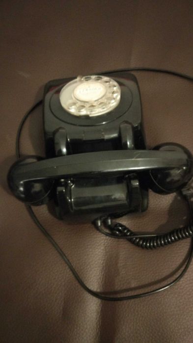Telefone antigo dos TLP, de disco, em excelente estado e a funcionar.