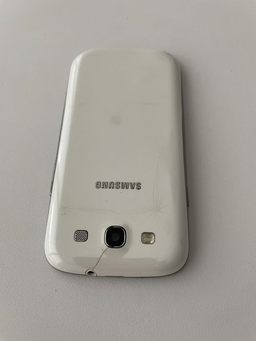 Samsung Galaxy S3 i9300 Biały - używany, sprawny, ślady używania.