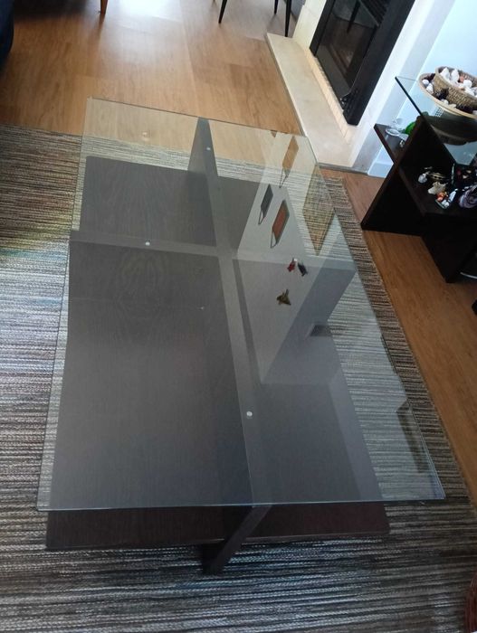 Mesa de centro com vidro muito resistente
