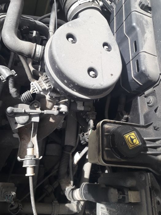 Carro usado com documentos para peças.