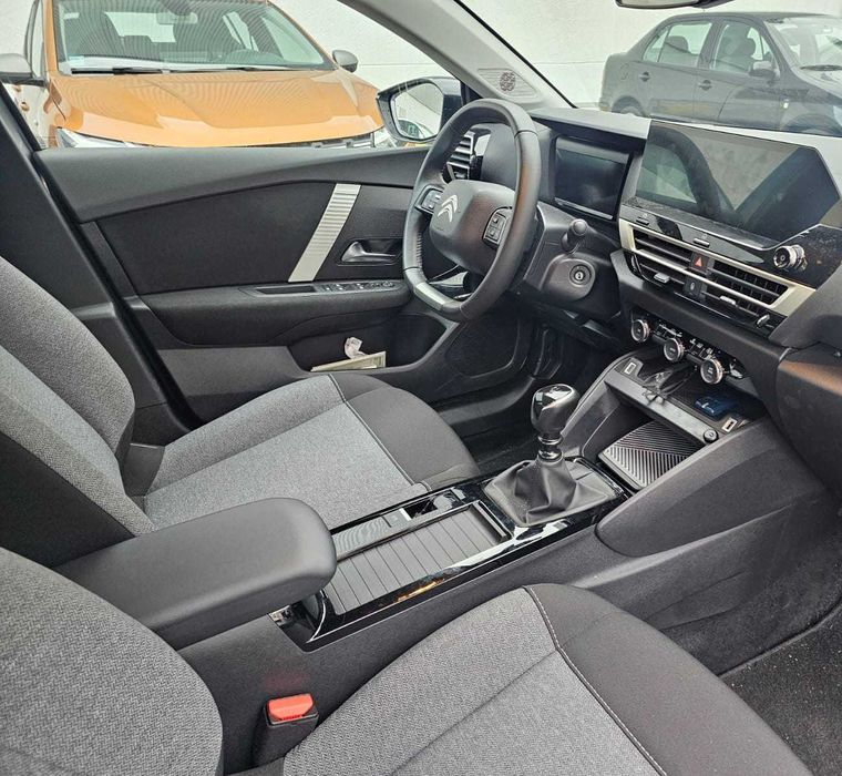 Citroen C4 com apenas 9 mil km rodados