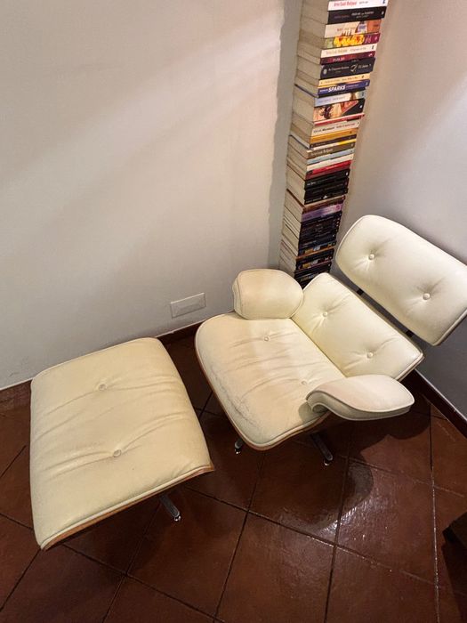 Cadeirão Eames beje