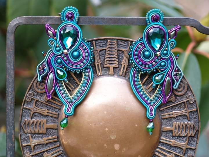 Zielone kolczyki sutasz