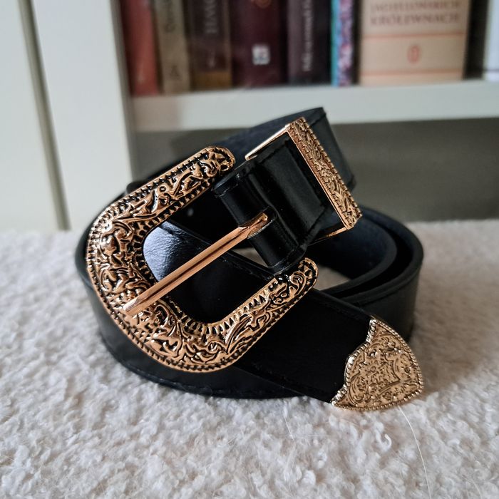 Nowy pasek z ozdobną klamrą