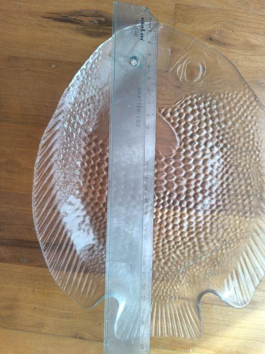 Arcoroc Fish-Shaped Serving Platter and Plates436593588595609604