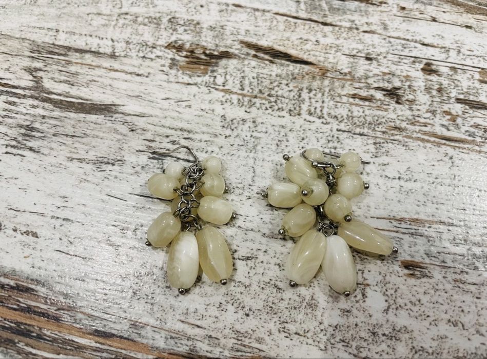 Kolczyki wiszące kiście winogron kremowe Reserved