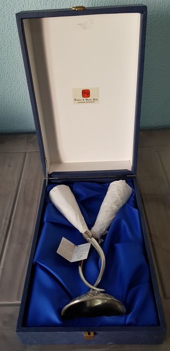 Copos e suporte em estanho