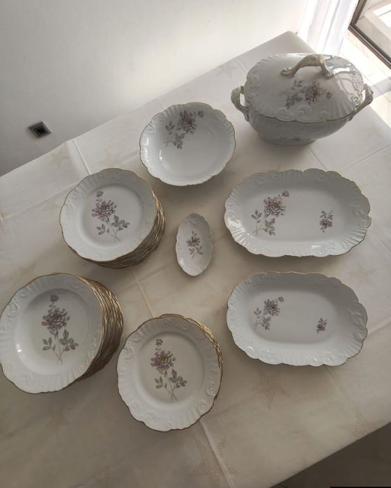 Porcelana Vista Alegre – 41 Peças (Serviço jantar para 12 Pessoas)