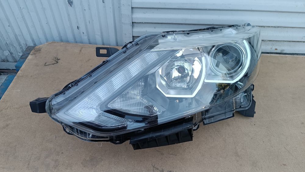 Vendo farol esquerdo de Nissan Qashqai J11 ano 2015