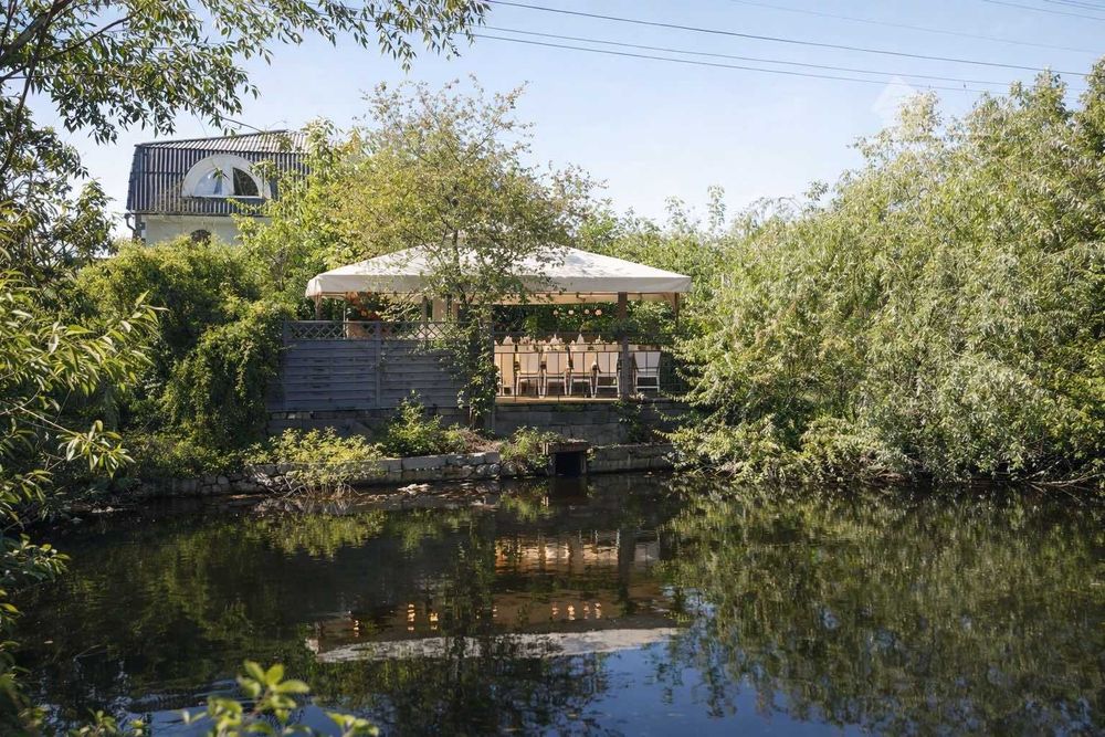 Дом 450 кв. До 35 человек. Сауна, беседка, теннис, генератор, бассейн.