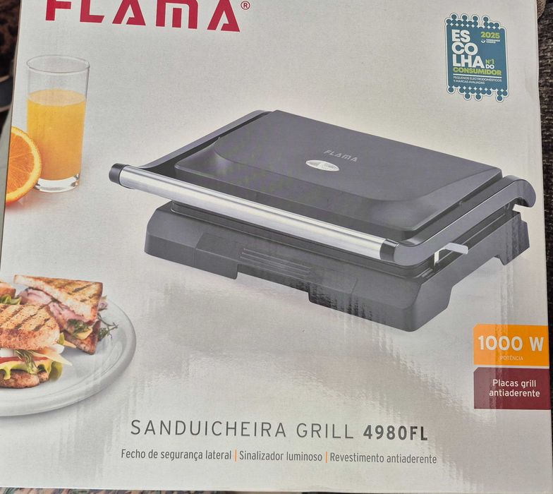 Sanduicheira com grill nova