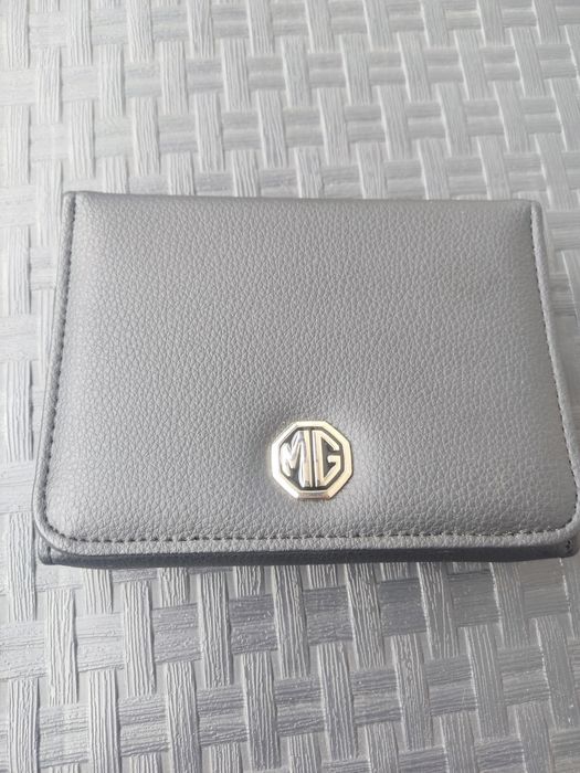 Książka serwisowa , etui