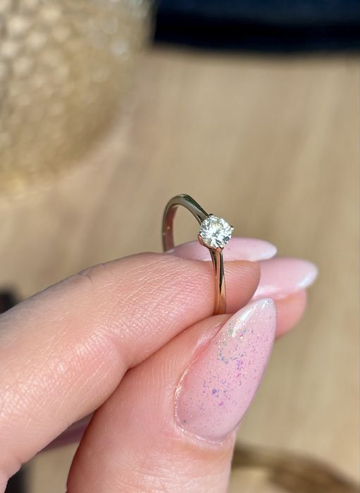 Pierścionek zaręczynowy z brylantem W.KRUK z certyfikatem i pudełkiem