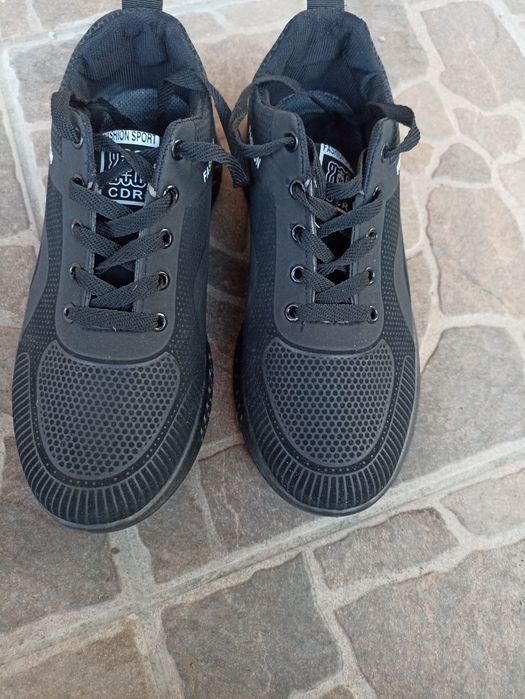 Кросівки чоловічі