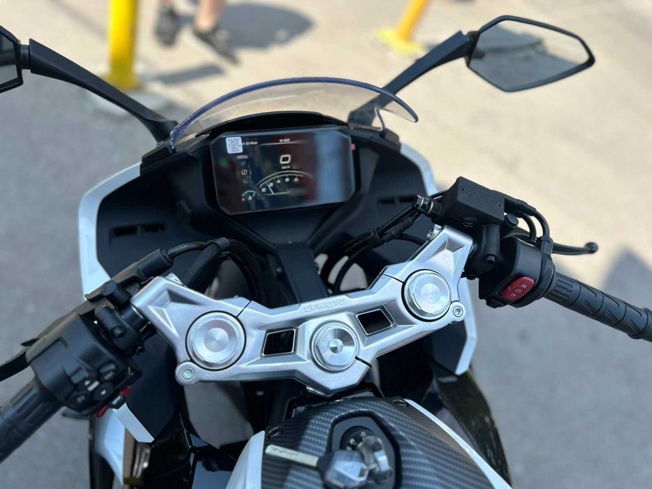 Мотоцикл CFMOTO 300SR