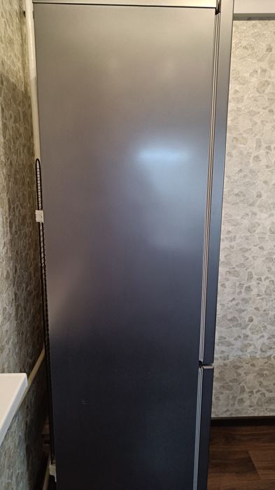 Двухкамерный холодильник Beко в идеальном состоянии.