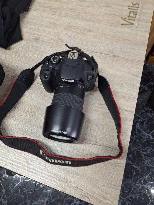 Canon 700D com lente 18-135