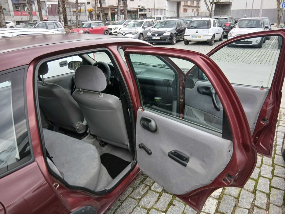 Carro em bom estado.