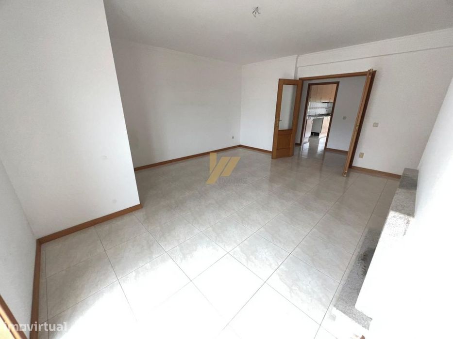 Apartamento T3 com boas áreas