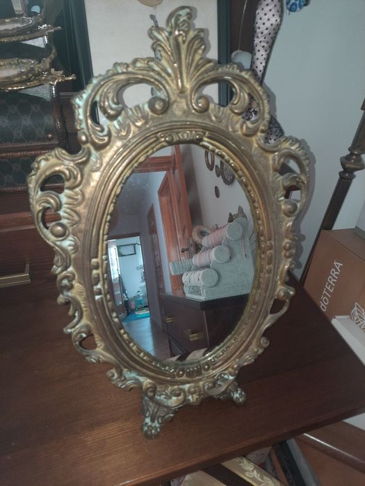 Lustro w stylowej mosiężnej rzeźbionej  ramie