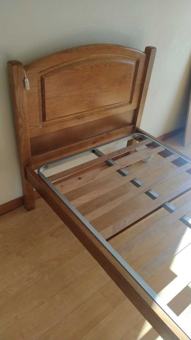 Cama de Solteiro em Madeira Maciça
