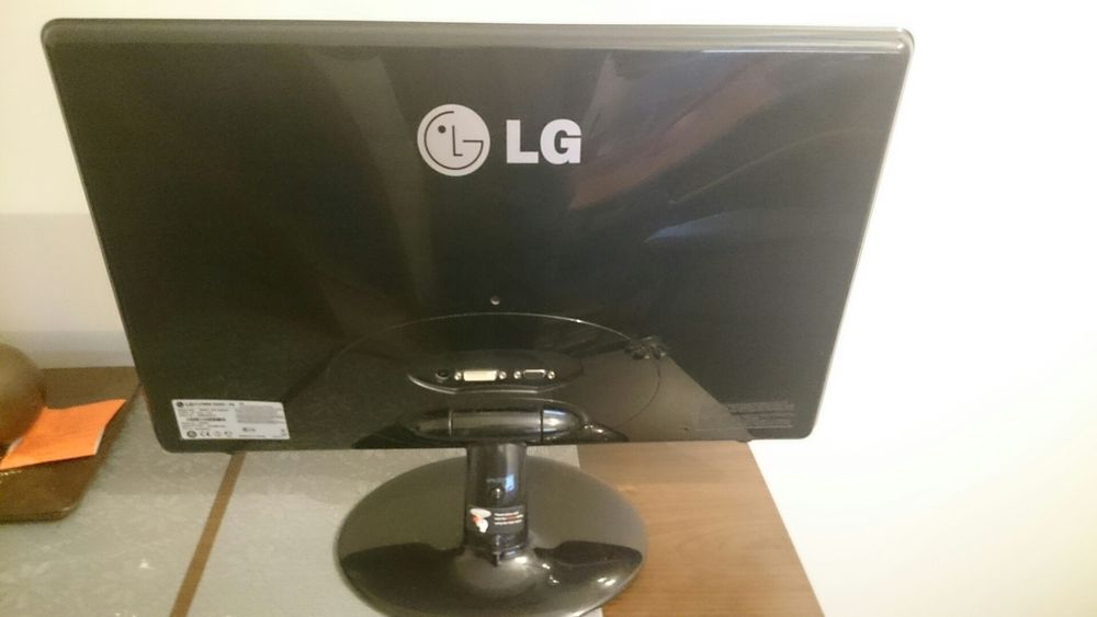Monitor LG Flatron E2250T - PN