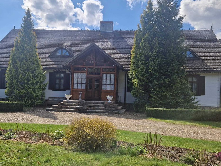 Zatrudnię do ułożenie gontu drewnianego z lukarnami